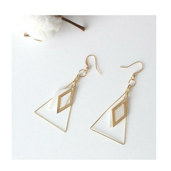 LAST ONE 💖 Geometric Triangle Earrings - Picture 2 of 4